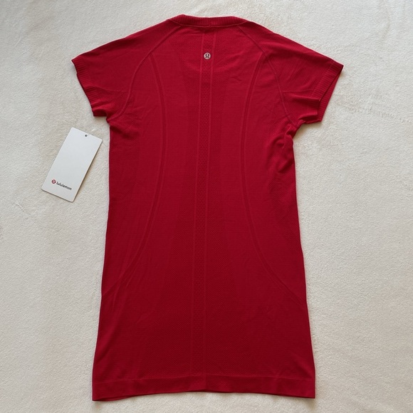 lululemon Swiftly Tech Short Sleeve Crew Red Size 6 NWT - Picture 4 of 4